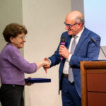 Maria Luisa Bovisio riceve il Premio alla Carriera dal Presidente Potito di Nunzio